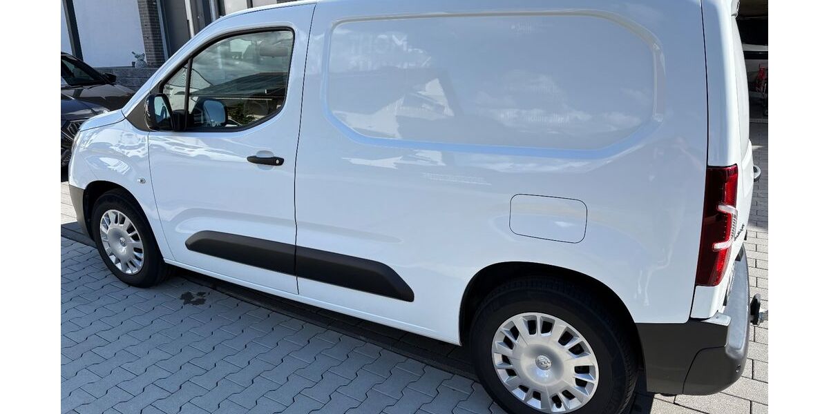 Opel Combo Electric 31.000 km 20.800 € Großholbach 56412