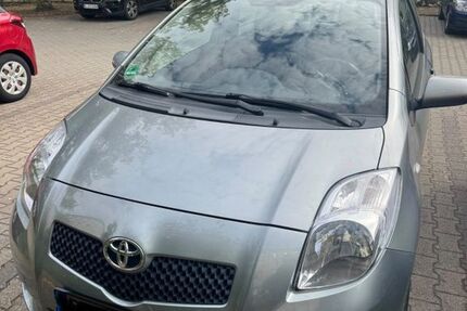 Toyota Yaris 128.000 km 2.000 &euro; Berlin 13403