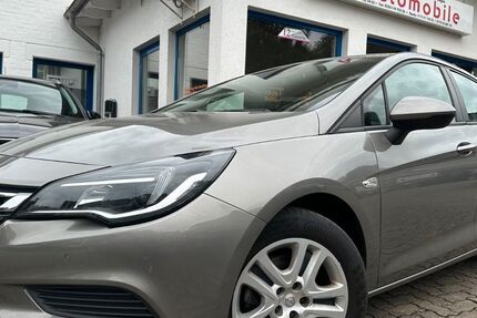 Opel Astra 118.000 km 8.749 &euro; Gummersbach (Zwischen Toom Markt und ATU) 51645