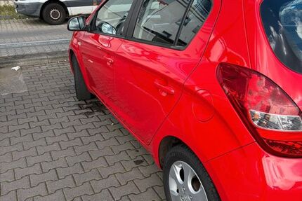 Hyundai i20 150.000 km 2.950 &euro; Wiesbaden 65203
