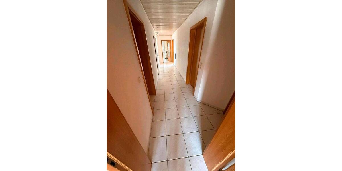 Etagenwohnung Prosselsheim - 4 Zimmer, 120 m&sup2;, 700&euro; | Angebot:26211442