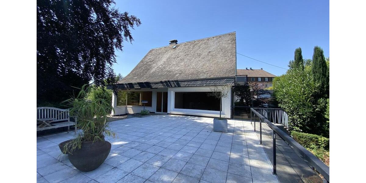 Villa Gummersbach - 6 Zimmer, 250 m&sup2;, 2.350&euro; | Angebot:25216498