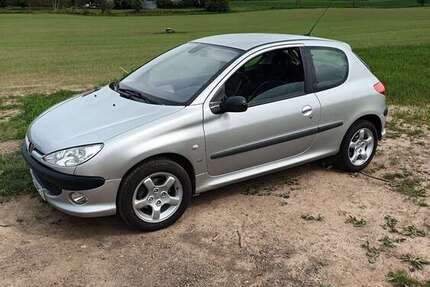 Peugeot 206 127.000 km 2.950 &euro; Steinbergkirche 24972