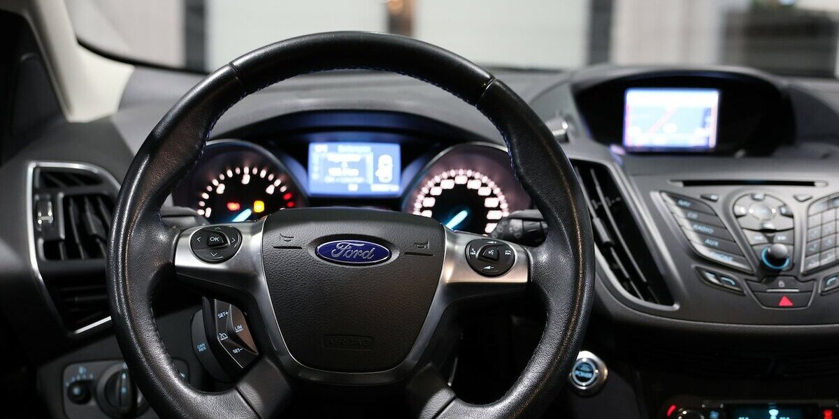 Ford Kuga 2.0 TDCI 4x4 TITANIUM / LEDER / NAVI+ 90.000 km 13.444 &euro; Hamm 59077