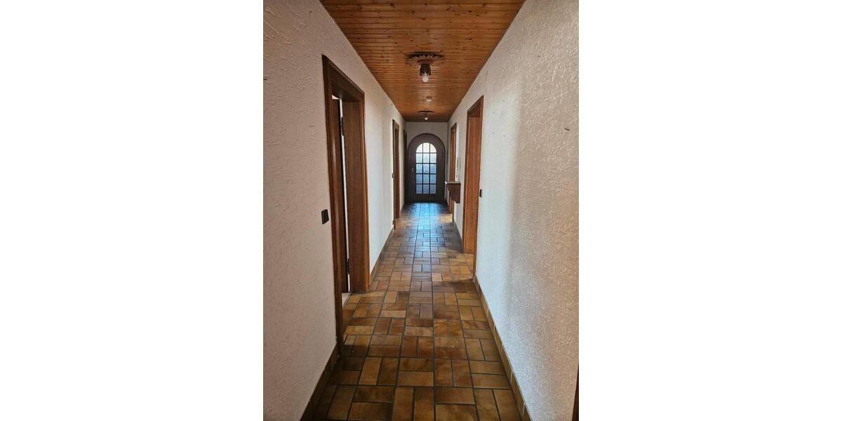Dachgeschoßwohnung Stetten - 7 Zimmer, 99 m&sup2;, 275.000&euro; | Angebot:26223959