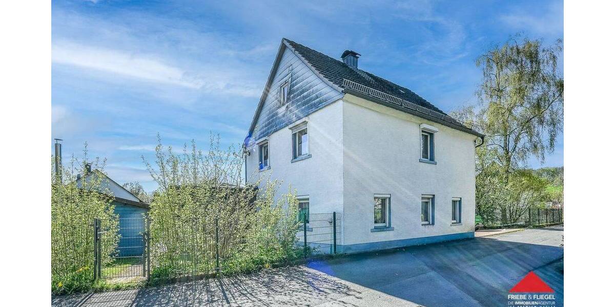Freistehendes Einfamilienhaus mit Garage, Nebengebäuden und großem Grundstück - Einfamilienhaus Meinerzhagen | Angebot:26677309