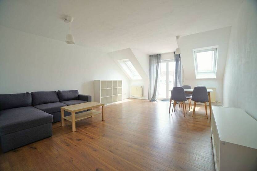 Schöne und praktisch gelegene 2-Zimmer-Wohnung mit Balkon und Stellplatz - Bei Bedarf auch möbliert