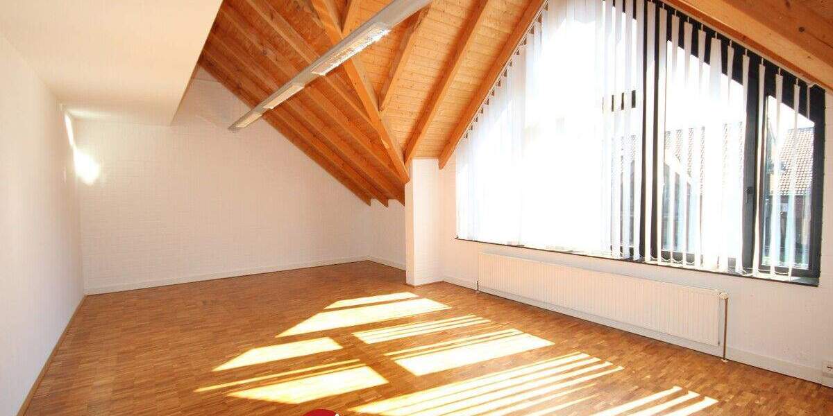Repräsentatives Dachgeschossbüro mit hohem Luftraum, Empore und Aufzug! 5 zimmer