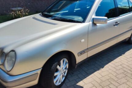 Mercedes-Benz 240 135.000 km 3.799 &euro; Ratzbek 23858