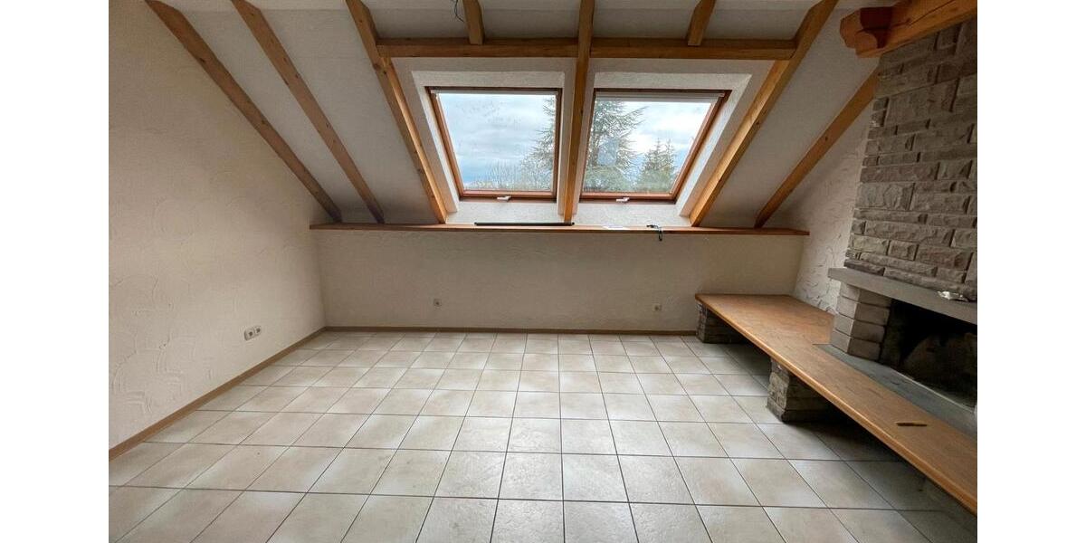 Dachgeschoßwohnung Blieskastel - 4.5 Zimmer, 120 m&sup2;, 750&euro; | Angebot:26665692