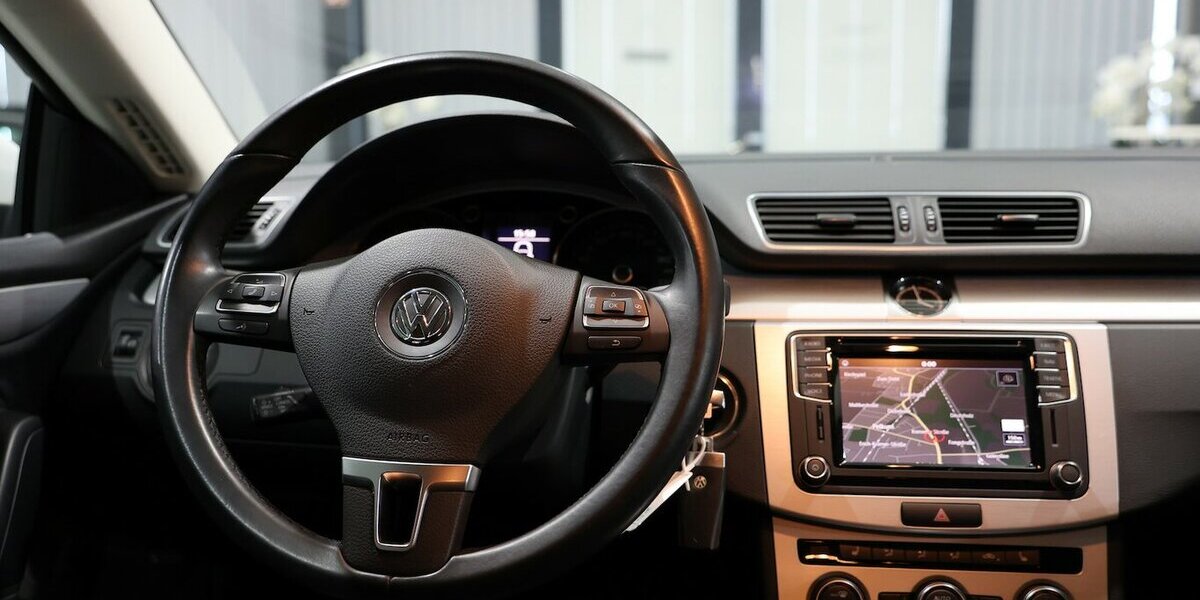 VW CC 1.4 TSI DSG SPORTLINE WHITE / XENON / NAVI+ 92.000 km 15.991 &euro; Hamm 59077