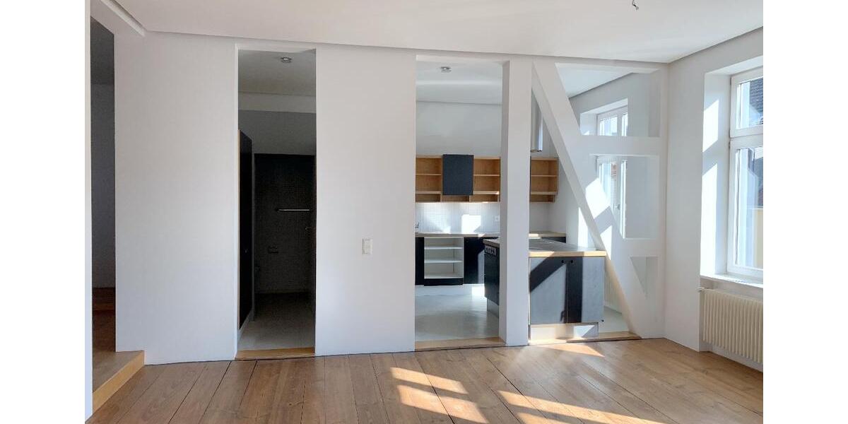 Maisonettenwohnung Schwerin - 5 Zimmer, 205 m&sup2;, 2.100&euro; | Angebot:23558943