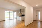 Neuwertiges Mehrfamilienhaus in Hamm-Heessen: 3 Einheiten, Gewerbefläche & privater Garten