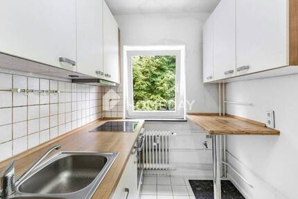 ETW mit Balkon in grüner Lage | In frisch saniertem MFH | 1. OG 3 zimmer