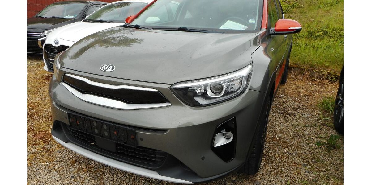 Kia Stonic 48.876 km 14.850 &euro; Saarbrücken 66130