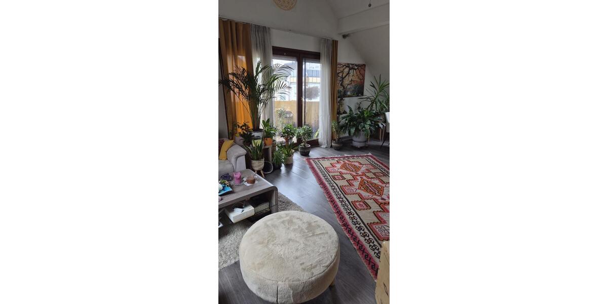 Dachgeschoßwohnung Hofheim am Taunus - 2 Zimmer, 73 m&sup2;, 1.050&euro; | Angebot:25512396