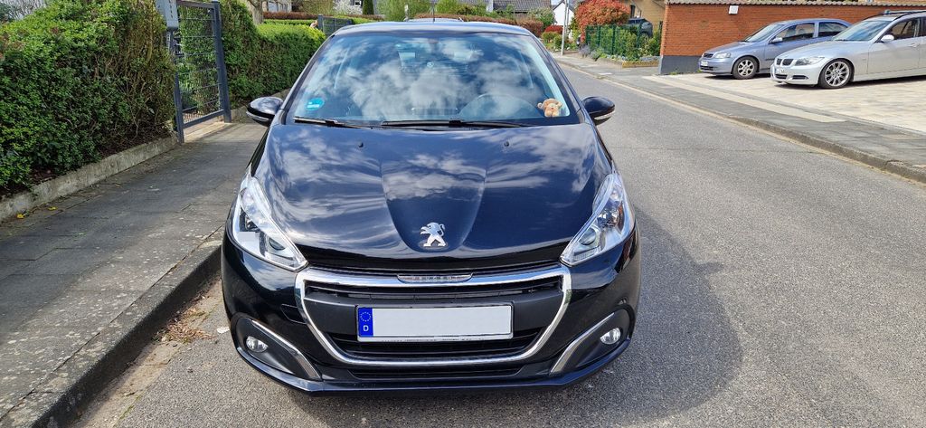 Peugeot 208 86.400 km 5.900 &euro; Euskirchen 53881