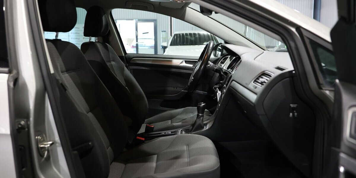 VW Golf VII 1.6 TDI Comfortline COMPOSITION-COLOUR 143.000 km 11.444 &euro; Hamm 59077