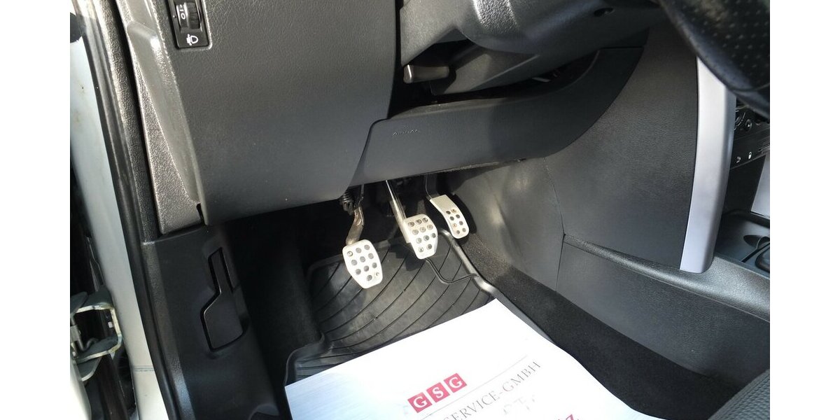 Peugeot 207 SPORT KLIMAANLAGE PARKPILOT LMF WINDSCHOTT 137.587 km 4.908 &euro; Köln 50858