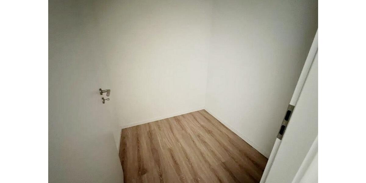 Etagenwohnung Chemnitz Kapellenberg - 2.5 Zimmer, 58 m&sup2;, 79.000&euro; | Angebot:26926894