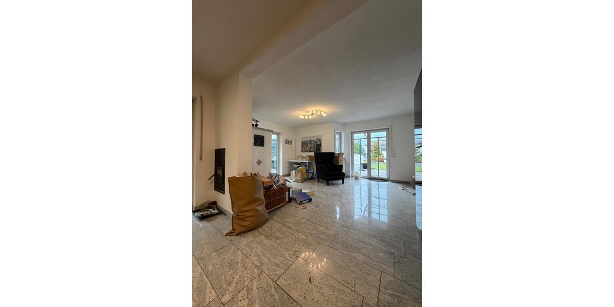 Großzügiger Haushälfte mit exklusivem Pool, großem Garten & Kamin 5 zimmer