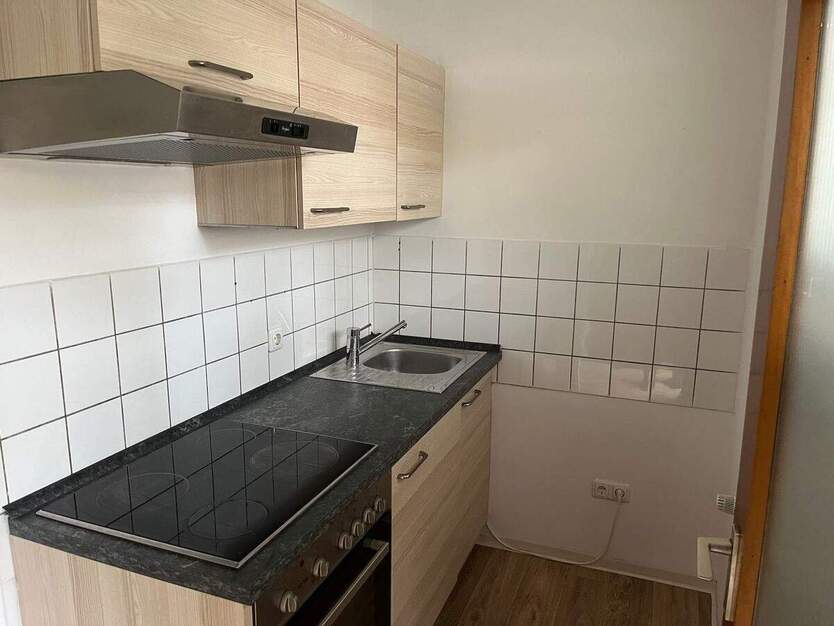 1 ZW mit separater Küche, Einbauküche, Balkon, EGHochparterre - Garage im Innenhof optional möglich 1 zimmer