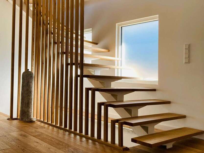 Haus zum Kaufen in Düsseldorf 1.690.000 € 280 m² 7 zimmer