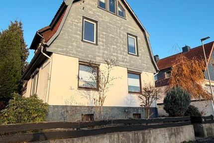 Teilmodernisiertes Einfamilienhaus mit Garage und Garten zimmer