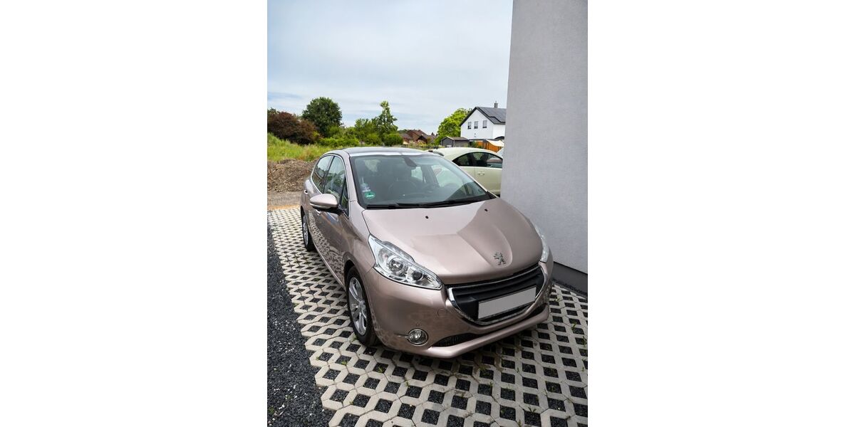 Peugeot 208 124.089 km 5.600 &euro; Vettweiß 52391