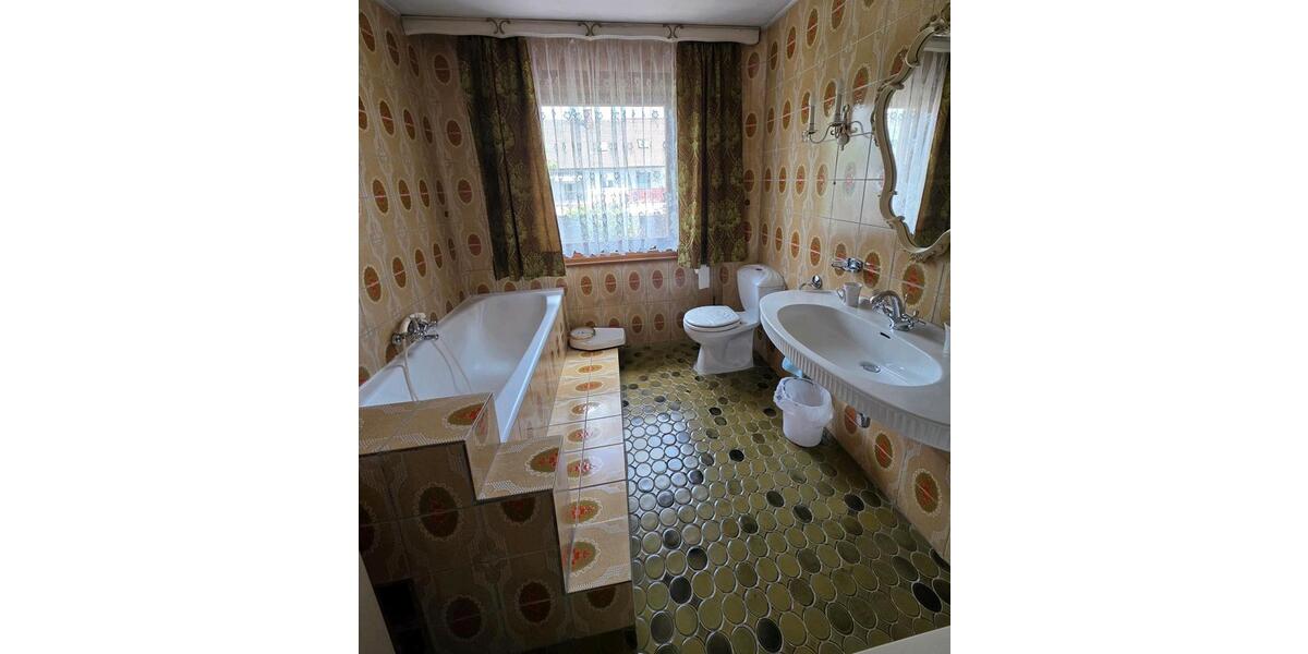 Reihenhaus Neutraubling - 7 Zimmer, 170 m&sup2;, 479.000&euro; | Angebot:26803619