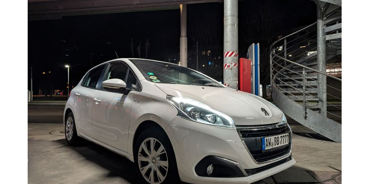 Peugeot 208 85.000 km 8.850 &euro; Karlsruhe 76131