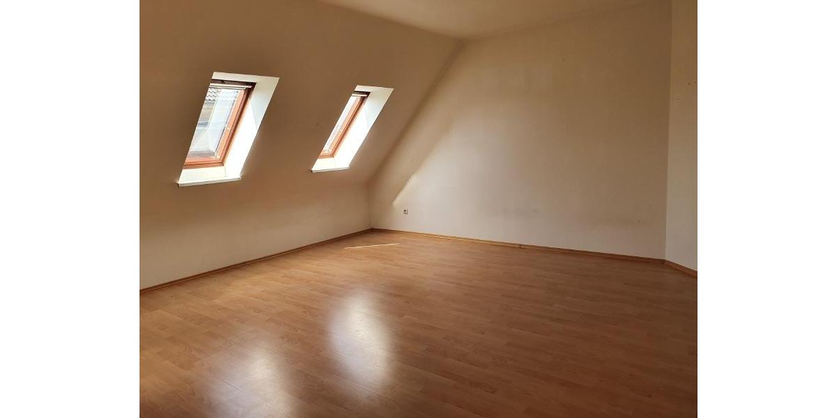 Etagenwohnung Crimmitschau - 3 Zimmer, 78 m&sup2;, 450&euro; | Angebot:26163023