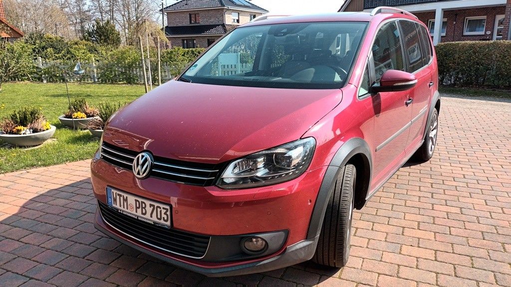 VW Touran 209.000 km 9.950 &euro; Esens 26427