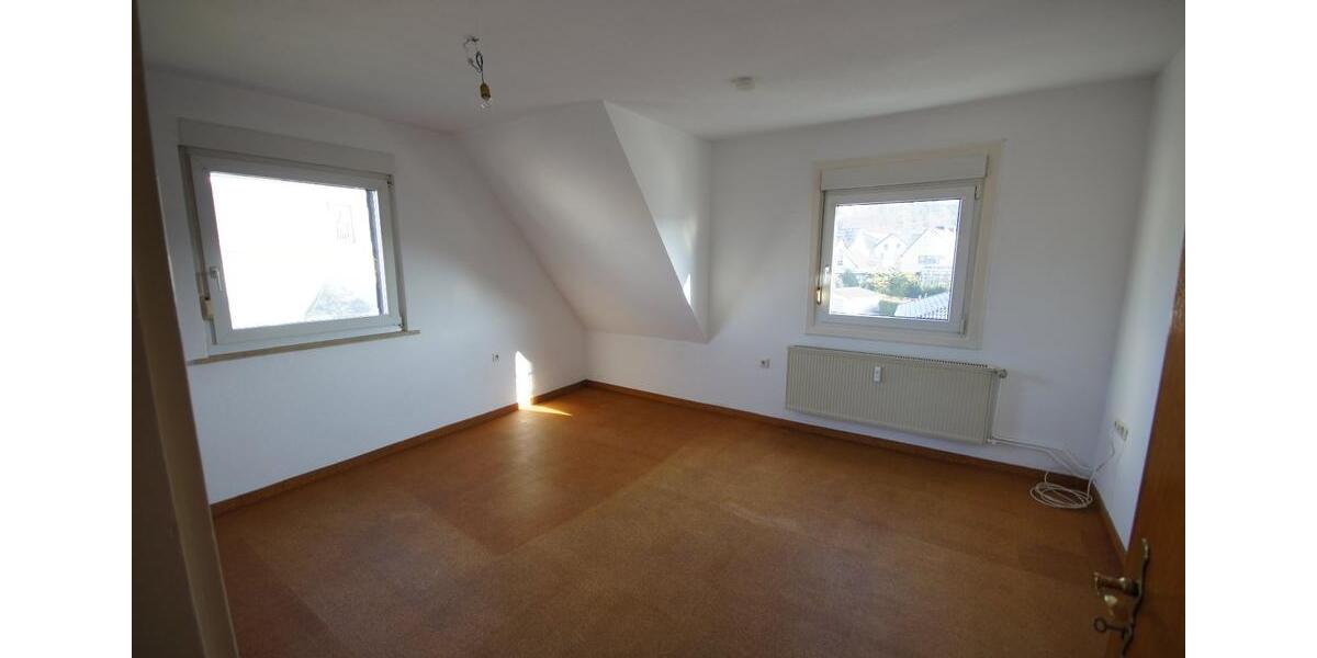 Dachgeschoßwohnung Emmelshausen - 3 Zimmer, 66 m&sup2;, 450&euro; | Angebot:24888018