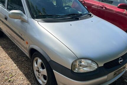 Opel Corsa 91.000 km 2.200 € Steinen 79585