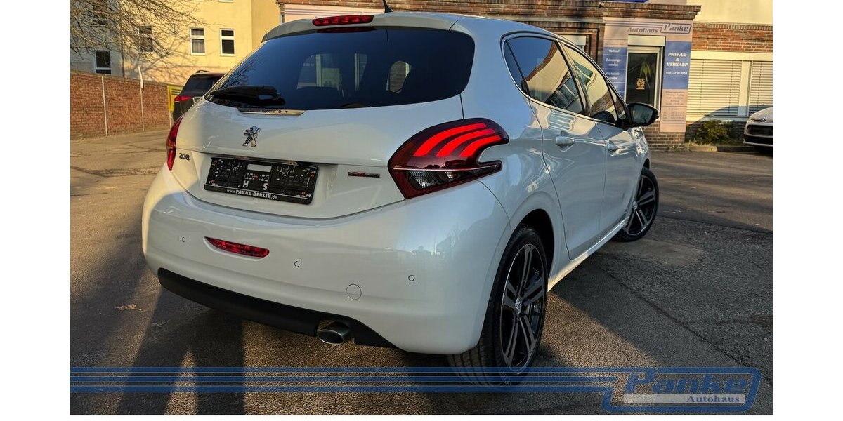 Peugeot 208 Allure*GT-Line*Pano*U-Connect*SHZ*R-Cam* 156.392 km 8.280 &euro; Berlin 13187