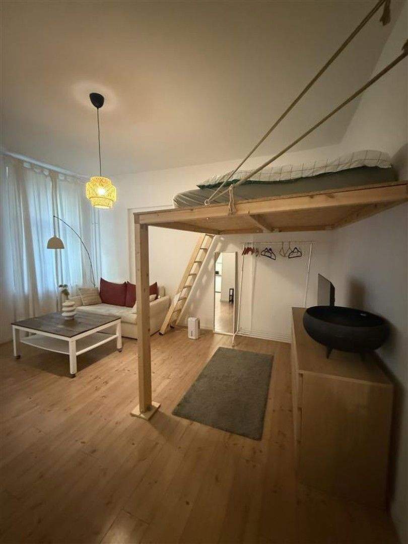 Zwei 1-Zimmerwohnungen im Erdgeschoss zu vermieten (Seitenflügel und Hinterhaus) 1 zimmer