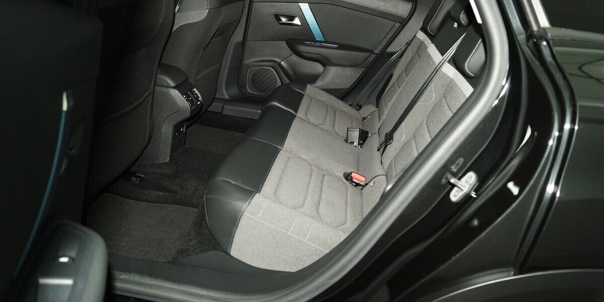 Citroen C4 e- 136 Shine 50 KWh LED CARPLAY 43.800 km 17.320 &euro; Lich 35423