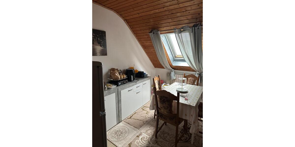 Dachgeschosswohnung mit 3 Zimmern zu vermieten 2 zimmer
