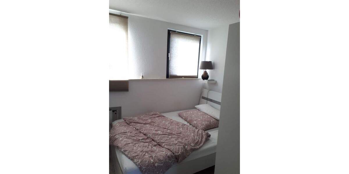 ## Schicke 2 Zi. Dachgeschoss Wohnung, Vollbad, EBK, Laminat ## 2 zimmer