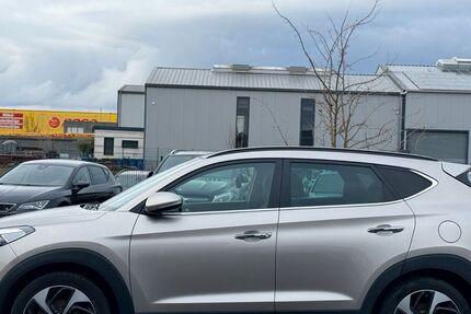 Hyundai TUCSON 200.000 km 13.500 &euro; Düren 52351