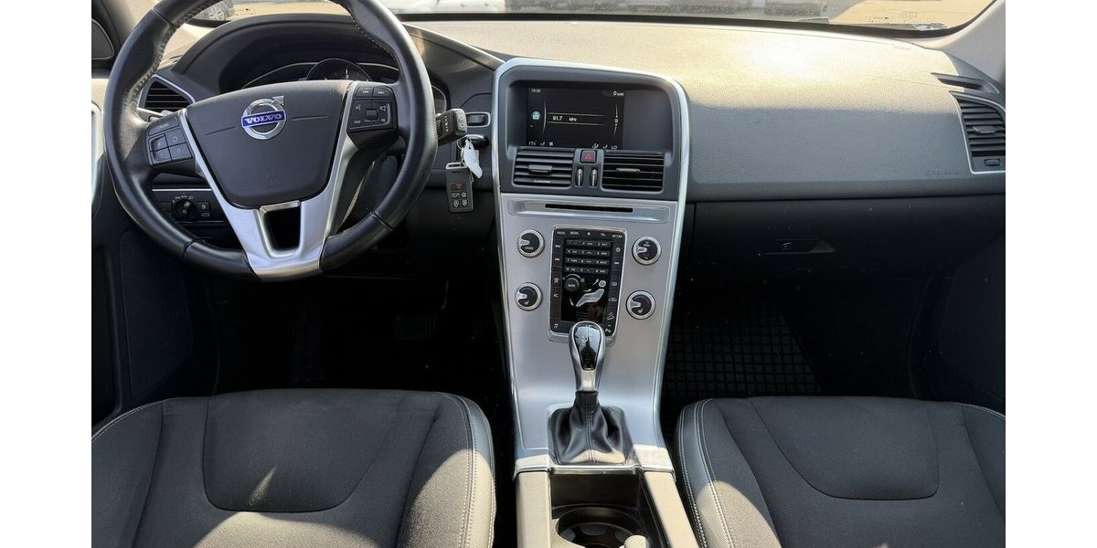 Volvo XC60 Momentum AWD / SitzH / Panorama 104.000 km 20.490 &euro; Donauwörth 86609