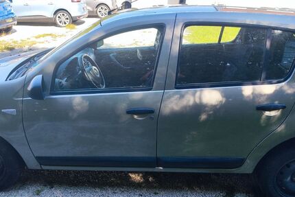 Dacia Sandero 151.000 km 1.750 &euro; Ehingen 78259