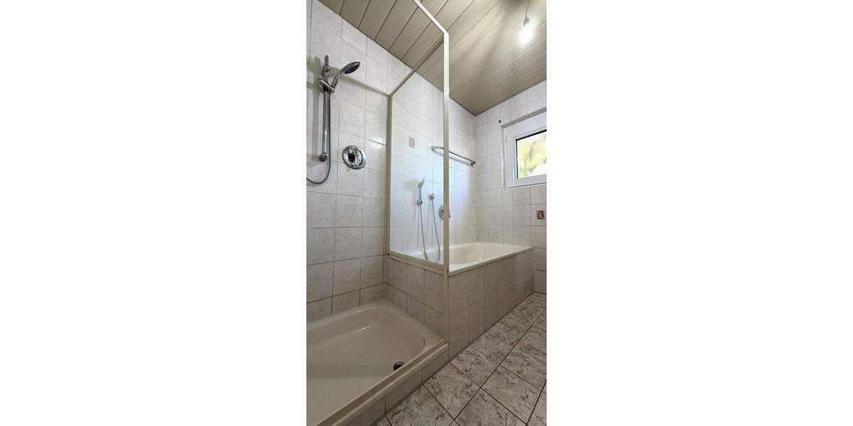 Großes Einfamilienhaus oder Zweifamilienhaus * in Kraichtal 1 zimmer