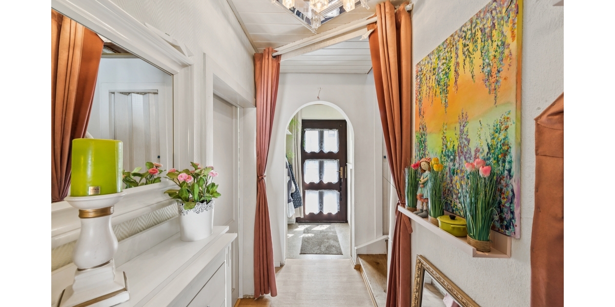 Vielseitiges Ein- bis Zweifamilienhaus: 8 Zimmer, 160 m², Traumgarten & Garage - Reihenendhaus Theisbergstegen | Angebot:27302035