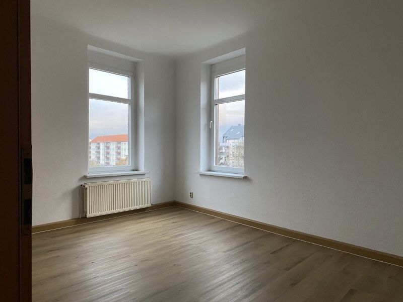 Solides Mehrfamilienhaus steht zum Verkauf 16 zimmer