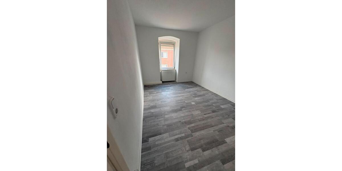 Etagenwohnung Neunkirchen - 4 Zimmer, 100 m&sup2;, 840&euro; | Angebot:26673545