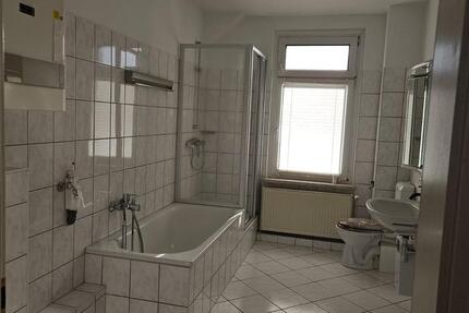 4- Zimmerwohnung + Kü und Tageslichbad m. Balkon!!! 4 zimmer