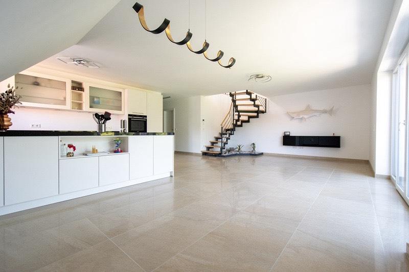 Neuwertige 4,5-ZKB-Maisonette-Wohnung mit Stellplatz und Garage 4 zimmer