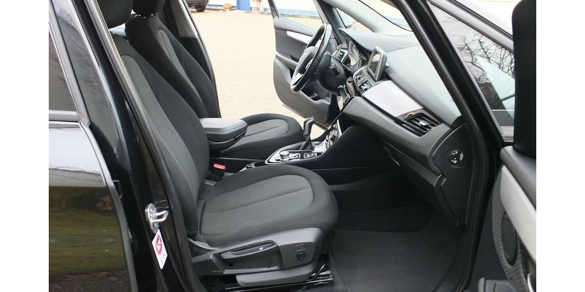 BMW 218 Active Tourer ADVANTAGE NAVI PARKASISSTENT SHZ 124.575 km 10.908 &euro; Köln 50858